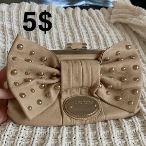 Cream bebe studded bow clutch